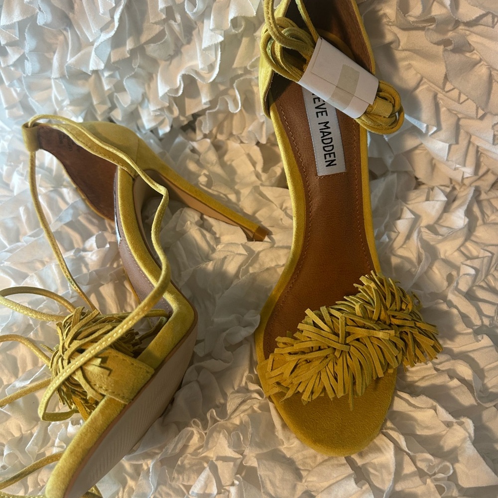 Steve Madden • Mustard Fringe Sandals • 7M • NWT • - Picture 3 of 5